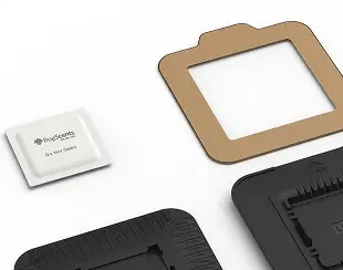 Reusable-housing-with-replaceable-lure-and-glue-board